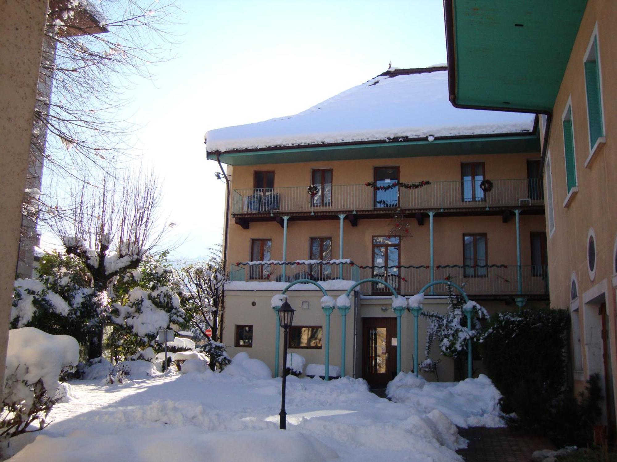 Hotel De Geneve Et Restaurant , Faverges-Seythenex Exterior foto